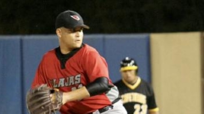 Imponente retorno del lanzador Mario Santiago con los Cardenales de Lajas