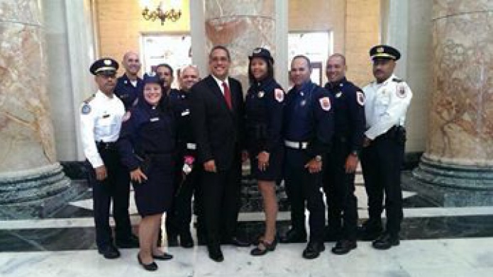 Senado Reconoce SecciÃ³n de Ãrdenes de ProtecciÃ³n de la PolicÃ­a Municipal de Carolina