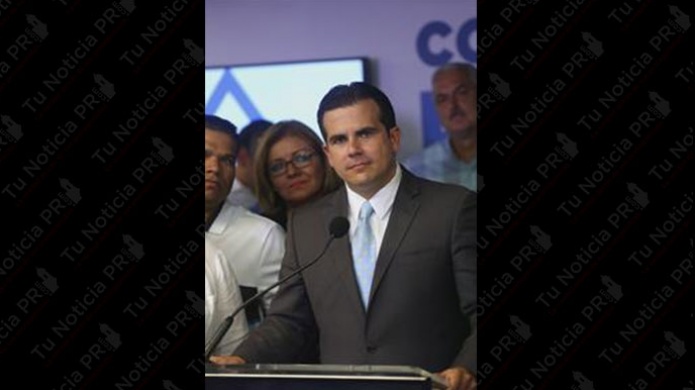 El gobernador firma ley para la salud oral de los niÃ±os de la isla