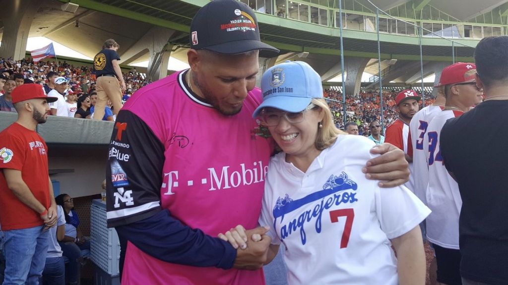 Video: Abuchean a Carmen Yulin durante actividad en el Hiram Bithorn