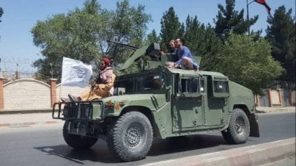  Fuerte Video: Afganos sacrifican a una mujer en medio de la calle 