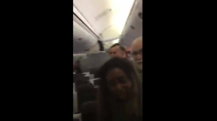 Video: Momento de "Terror" que vivieron los pasajeros en aviÃ³n de American Airlines incendiado 
