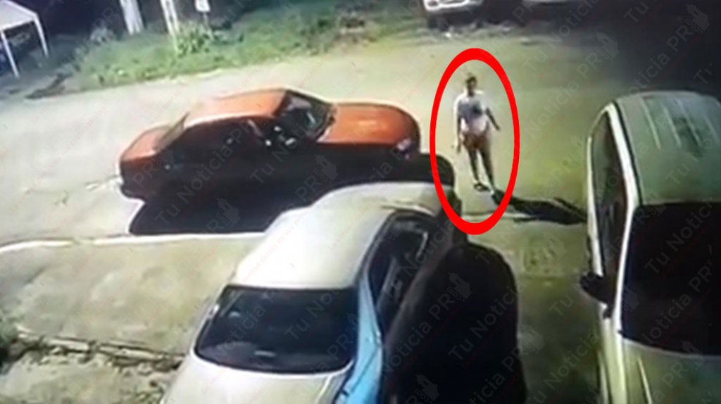  Publican video de un hombre y una mujer robando &ldquo;focos y retrovisores&rdquo; de carro en Rio Piedras 