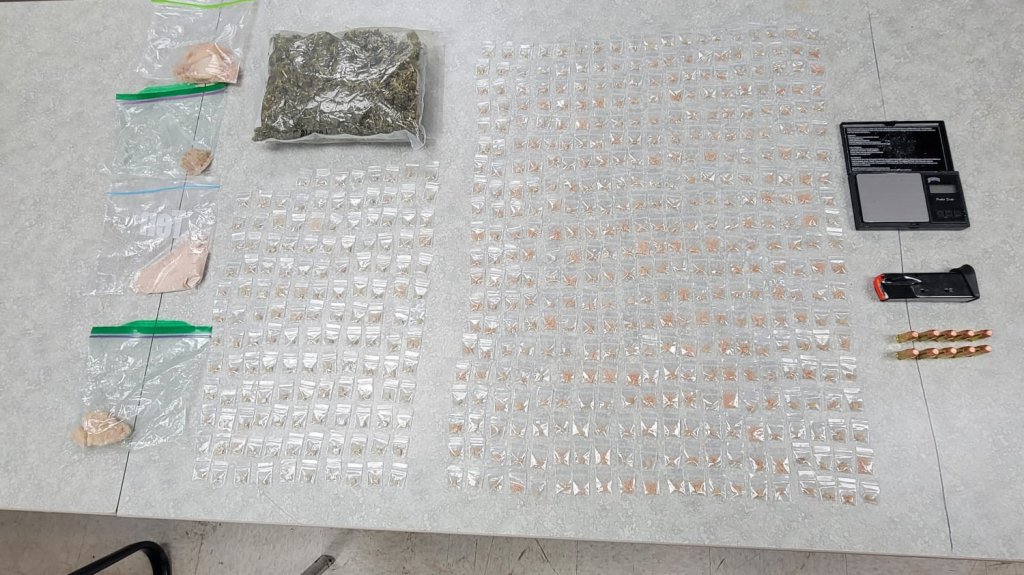  Hallan en Manat&iacute; un bulto con 514 bolsitas de hero&iacute;na 
