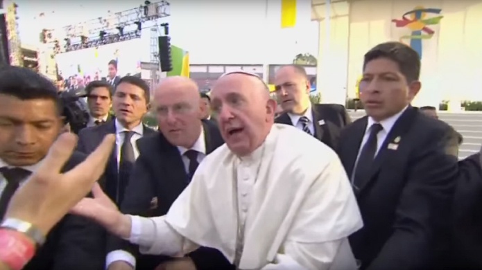 Video: El enÃ©rgico regaÃ±o del Papa a un joven mexicano