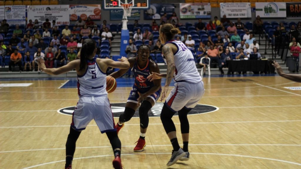  Santurce acaba con el invicto de las Atenienses 