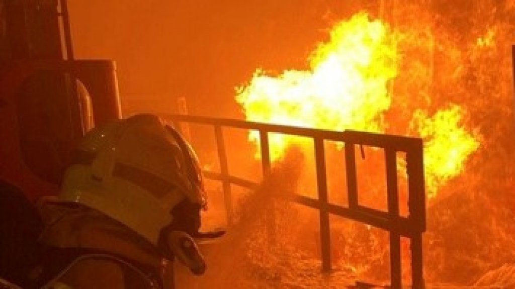  Encuentran cadaver de mujer en residencia incendiada en San Sebasti&aacute;n 