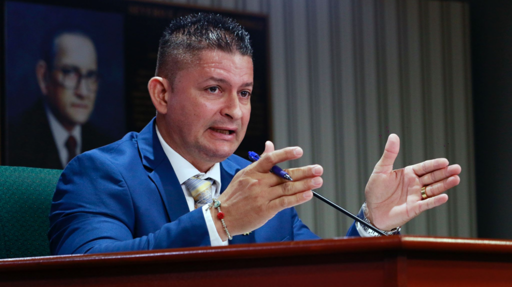  Es ley proyecto que otorga licencia deportiva de 90 d&iacute;as laborables al a&ntilde;o a empleados p&uacute;blicos certificados como deportistas 