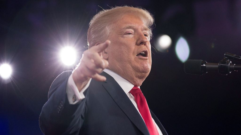  Trump asegura estar "en camino" de resolver el problema de tiroteos 