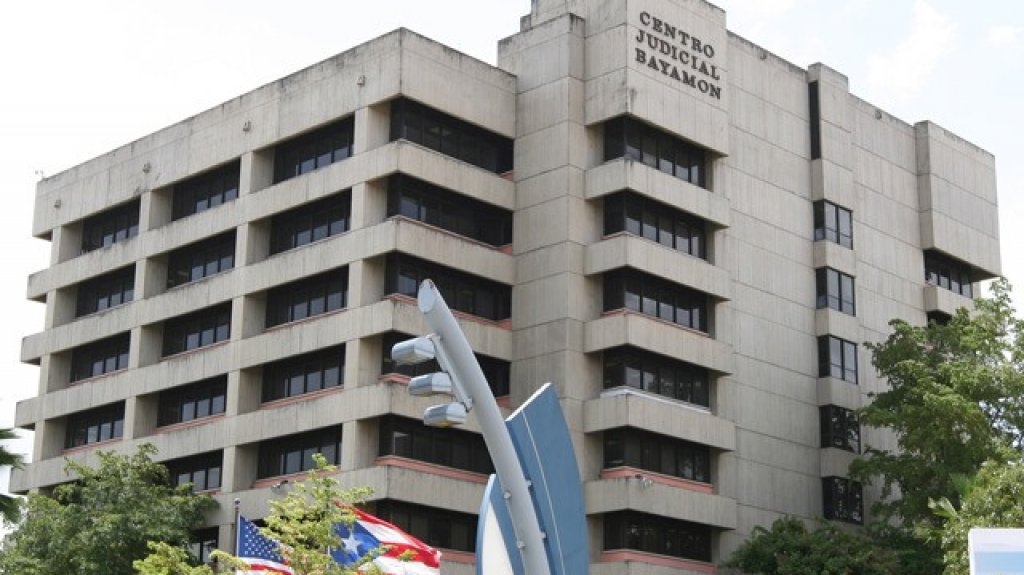  Presentan cargos contra entrenador de baloncesto por embarazar a una menor 