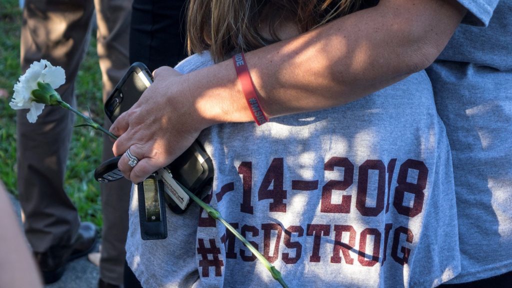  Testigos de tiroteo en escuela de Florida narran hechos en documental 