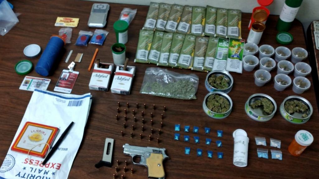  Detienen a empleado municipal de Mayag&uuml;ez durante allanamiento antidrogas en Hormigueros 