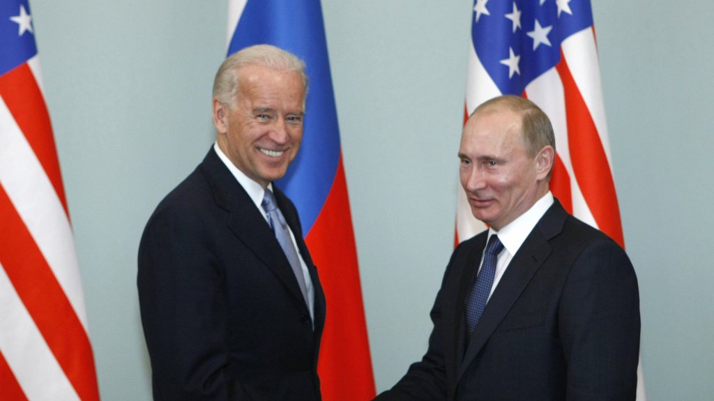  Biden y Putin rebajan tensi&oacute;n bajo promesa de di&aacute;logo 