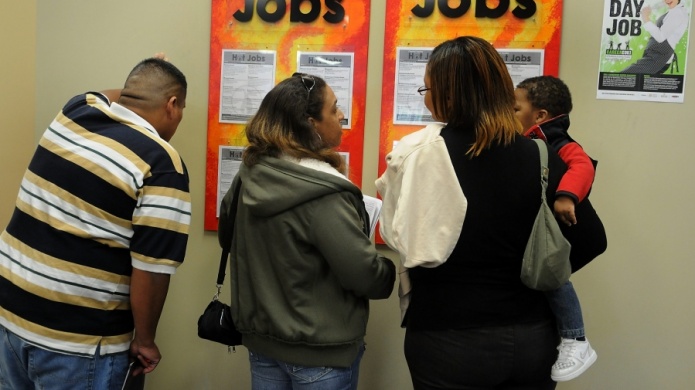 Las solicitudes semanales del subsidio por desempleo en Estados Unidos suben en 10.000