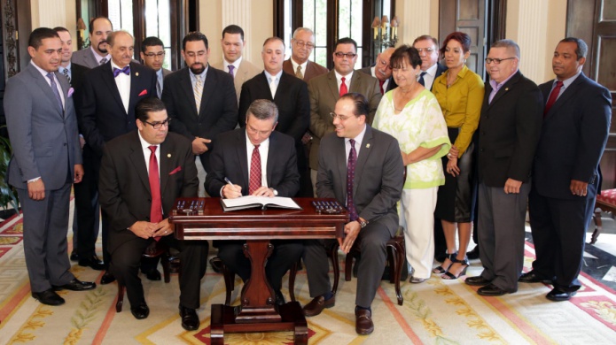 GOBERNADOR FIRMA LEY QUE FACILITA EL ACCESO A DATOS GEOGRÃFICOS 