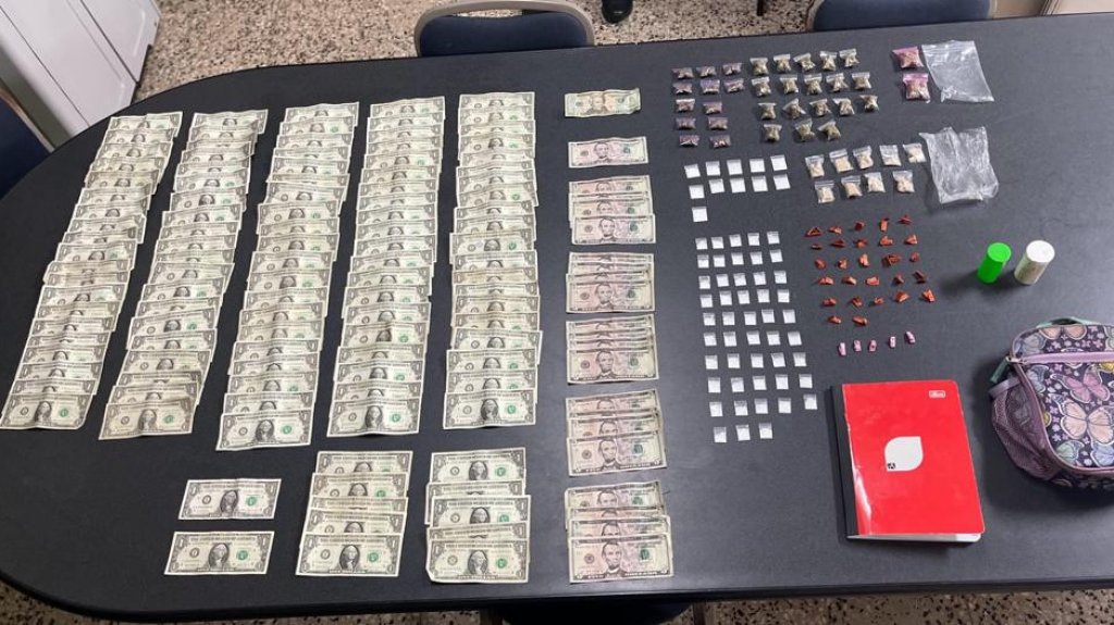  Hallan sustancias controladas y dinero en barriada de Ponce 