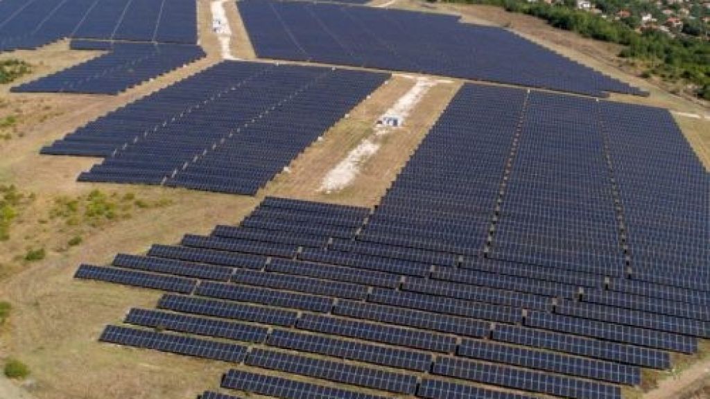  Denuncian que el plan de la AEE de fincas solares costar&aacute; m&aacute;s que sistemas fotovoltaicos en techos 