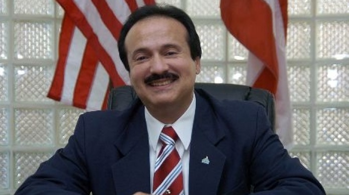 Alcalde de MayagÃ¼ez entrega hoy bono de Navidad a los empleados municipales