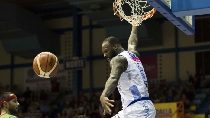 Los Cariduros golpean en su propia casa a los Santeros y se acercan al tope
