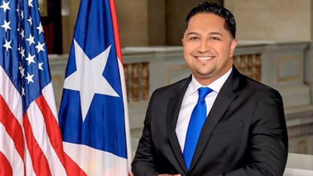  Legislador solicita flexibilidad en recargar combustible en coches bomberos 