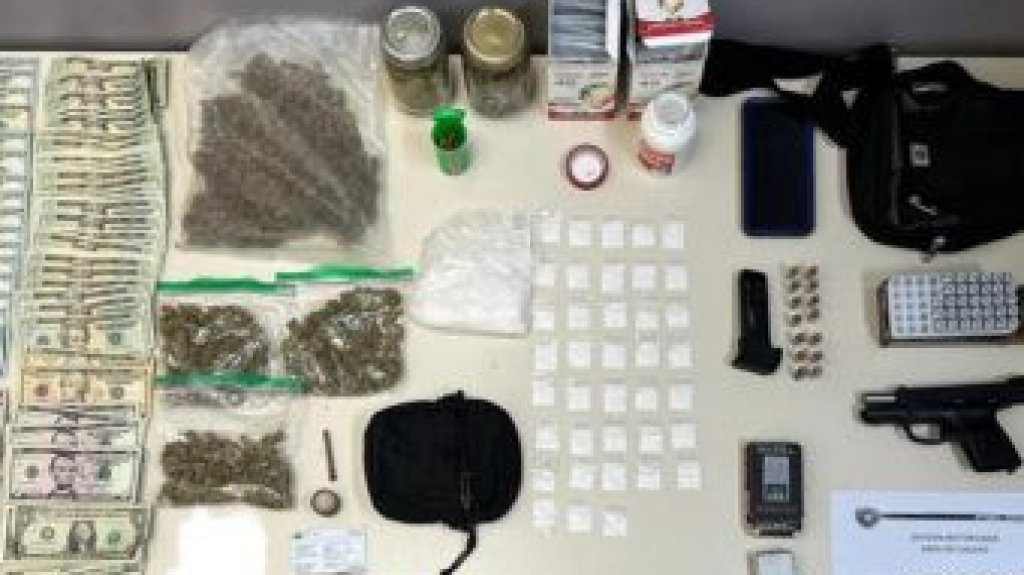  Arrestan a tres por drogas, arma hurtada y billetes falsos en Cayey 