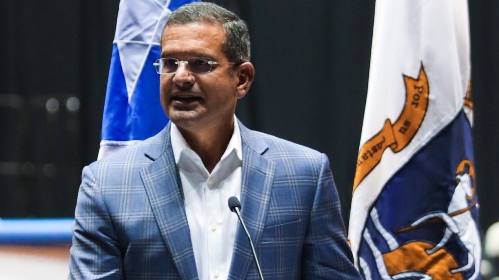  Gobernador insiste en la reapertura de escuelas 