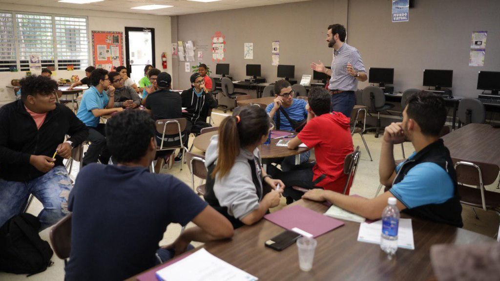  Departamento de Educaci&oacute;n adiestra a estudiantes para la industria de construcci&oacute;n 