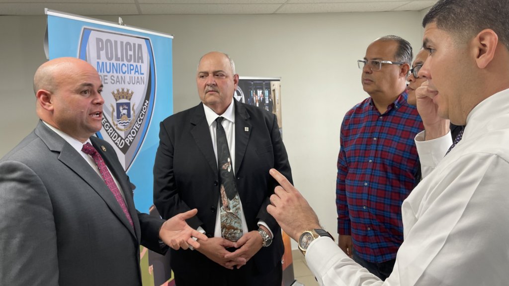  L&iacute;deres comunitarios de San Juanse re&uacute;nen con agencias de ley y orden para reducir los cr&iacute;menes violentos 