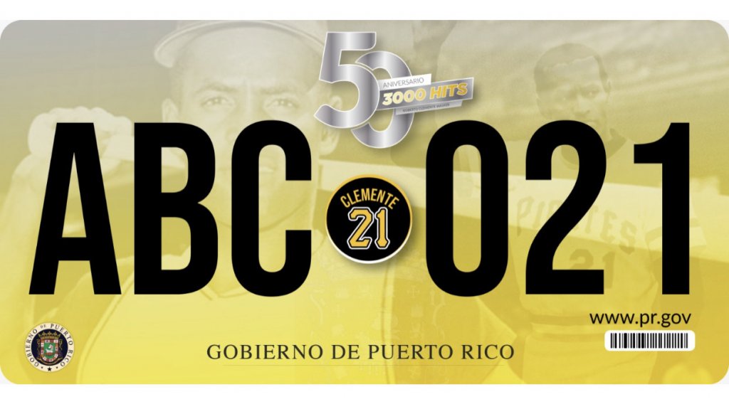 Gobernador firma proyecto de ley para conmemorar, mediante tablillas y marbetes, el &ldquo;hit&rdquo; 3,000 de Clemente 