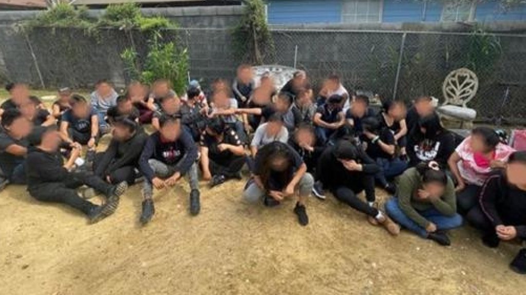  Detienen a m&aacute;s de 100 indocumentados en hoteles y casas de seguridad en Texas 