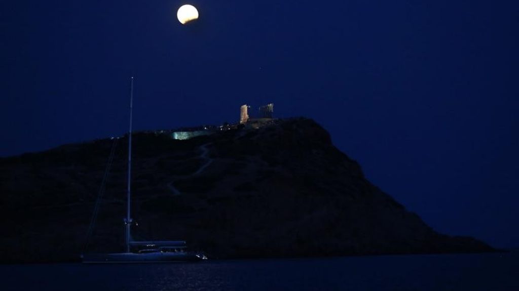  Im&aacute;genes del eclipse lunar en Teher&aacute;n 