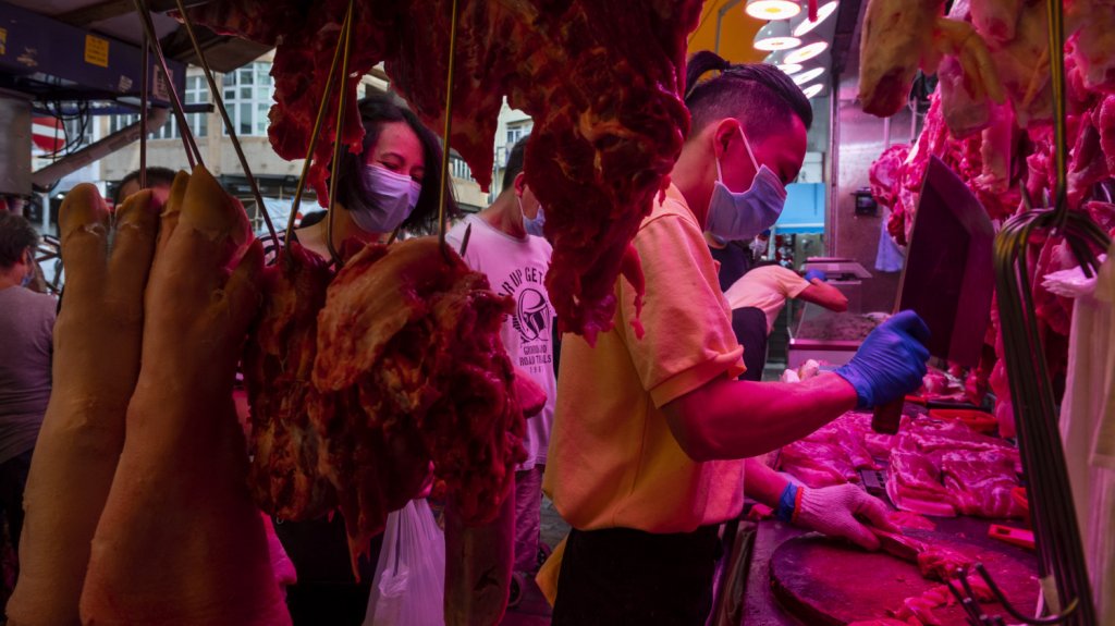  China vuelve a encontrar coronavirus en pescado de Ecuador y carne de Brasil 