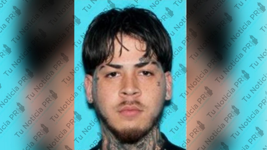  Se Busca: Hombre acusado de fraude bancario al depositar cheque falso y retirar parte del dinero 