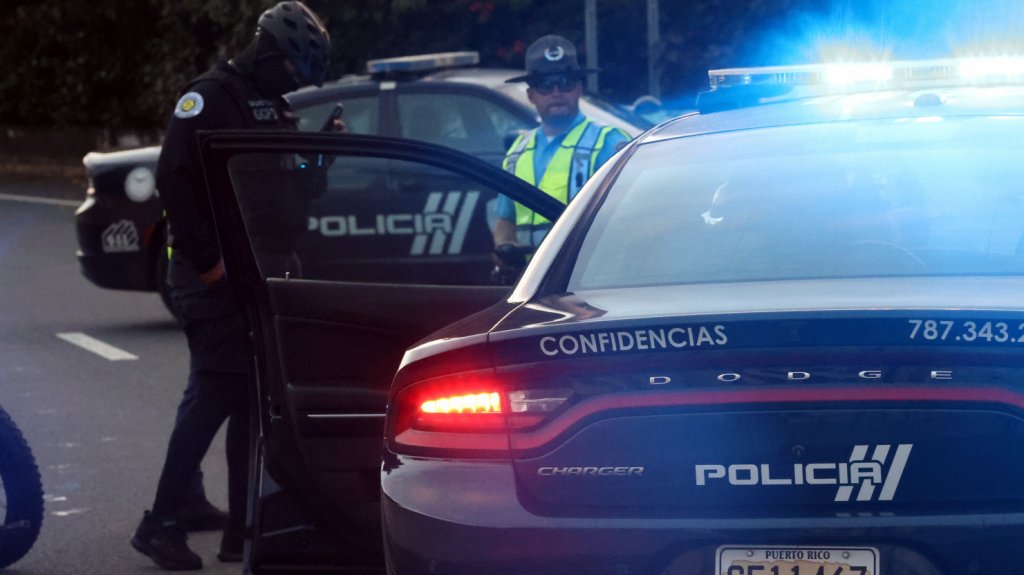  Grave conductor de motora que se estrello contra una valla de cemento y luego le dio a la columna de un puente en Guaynabo 