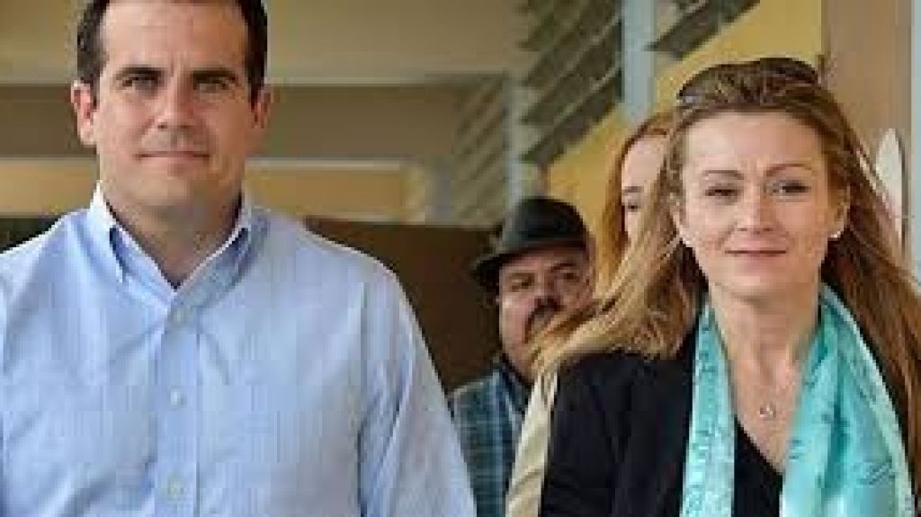  Gobernador convierte en ley plan piloto para instalaci&oacute;n de placas solares en los planteles escolares 