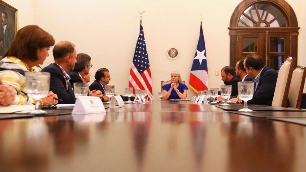  Jos&eacute; Carri&oacute;n dice a la Gobernadora &ldquo;se podr&aacute; salir de la bancarrota y de nosotros lo antes posible&rdquo;. 