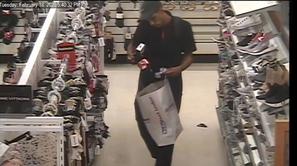  Video: Buscan a este hombre que se fue de compra a TJ Maxx de Bayam&oacute;n sin chavos 
