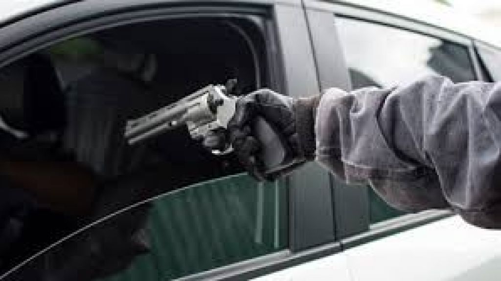  &ldquo;Carjacking&rdquo; en estacionamiento de condominio en Condado 