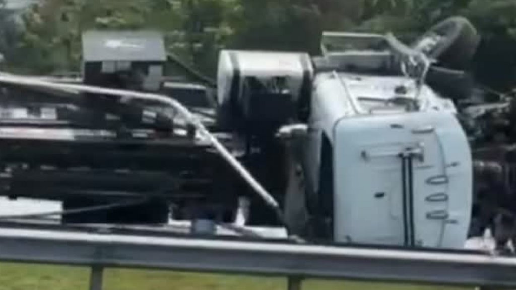  Video de accidente con camión volcado en expreso 22 