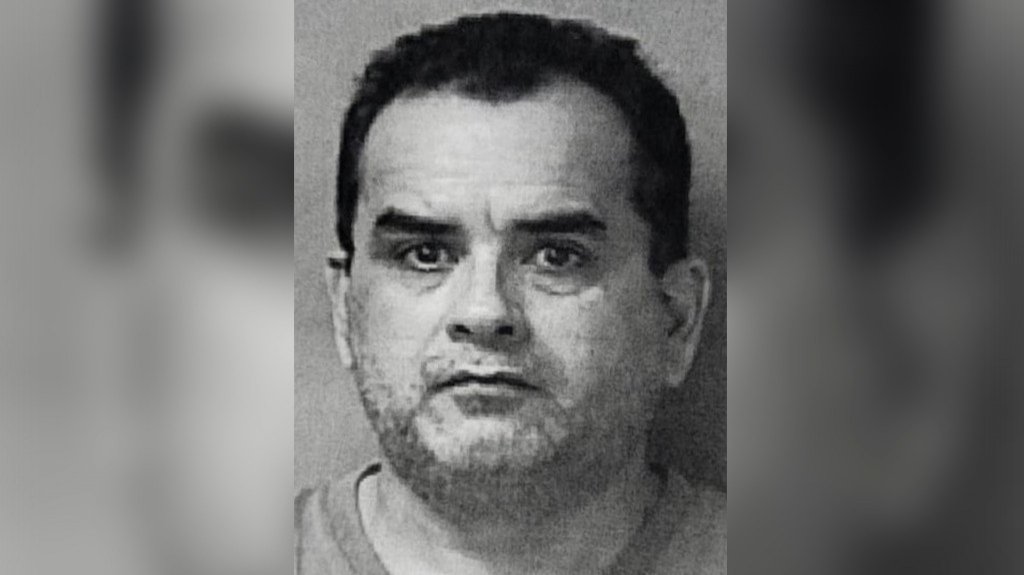  Tras las rejas sujeto acusado de amenazar con un arma a su pareja en presencia de su hija 