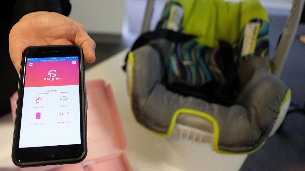  Boricuas crean Gardien Alert para evitar casos de niños olvidados en el carro 