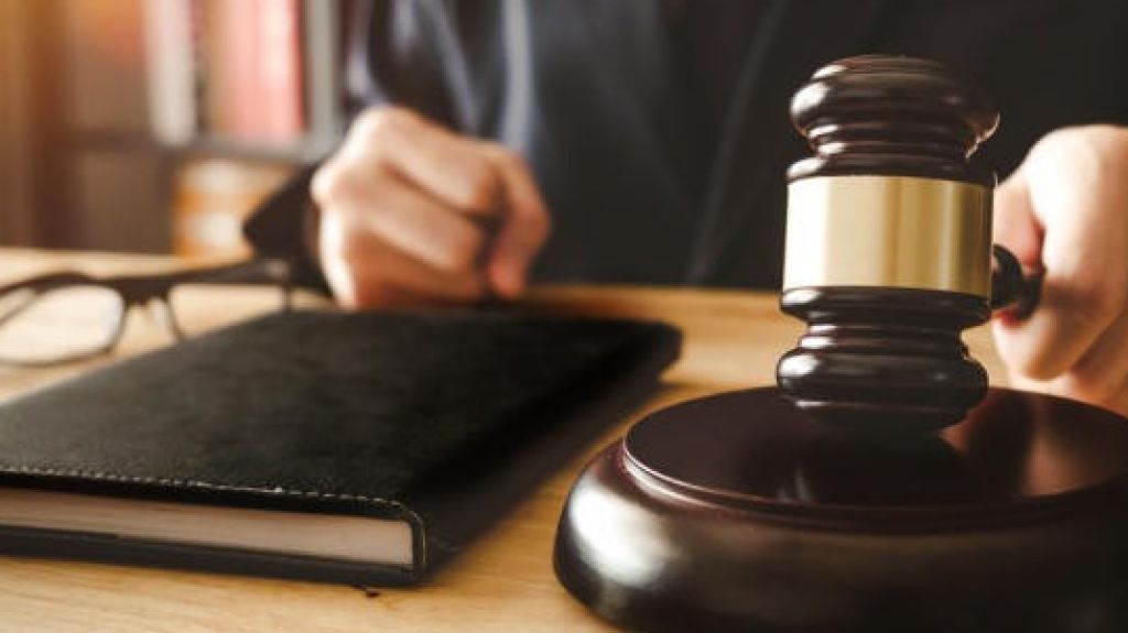  A juicio due&ntilde;o de negocio &ldquo;La Parada del Jinete&rdquo;, quien fue detenido por vender bebidas alcoh&oacute;licas durante toque de queda en Berceloneta 