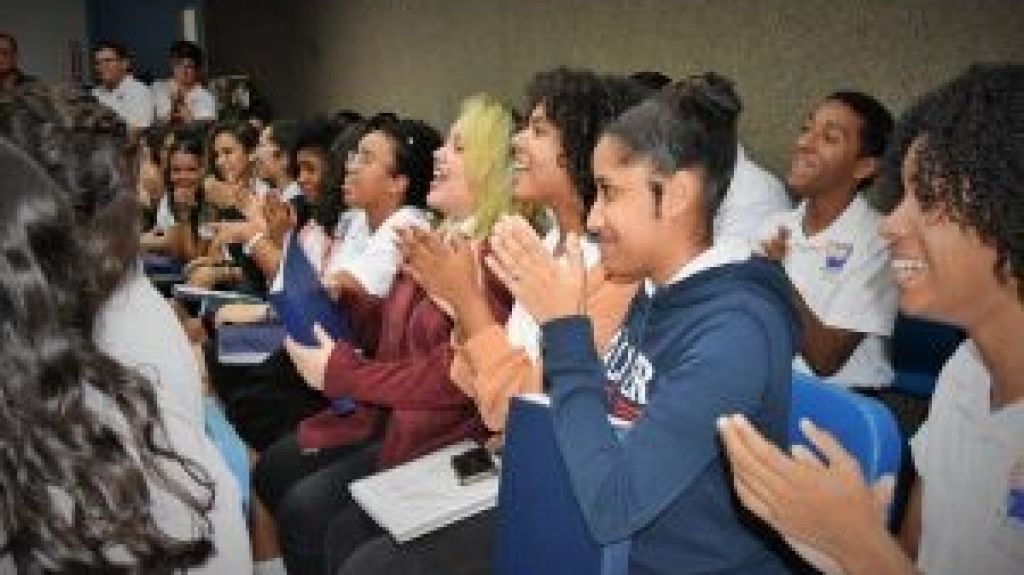  Educaci&oacute;n seleccionar&aacute; a 15 estudiantes para participar en internado del MIT 