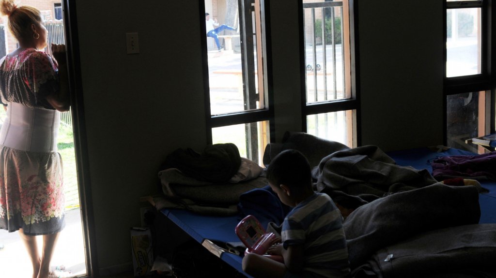  Tres familias migrantes separadas por Trump demandan por da&ntilde;os y perjuicios 