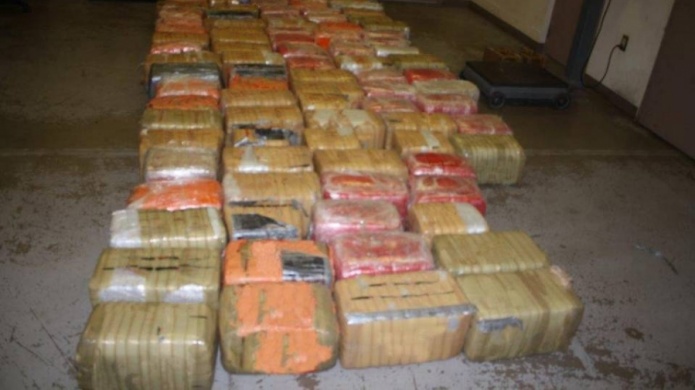 Agentes fronterizos de EEUU hallan droga que fue catapultada