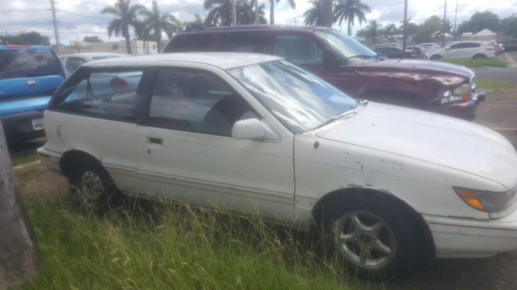  Arrestado mientras andaba por Mayagüez en este carro con marbete “Falso” y licencia vencida 