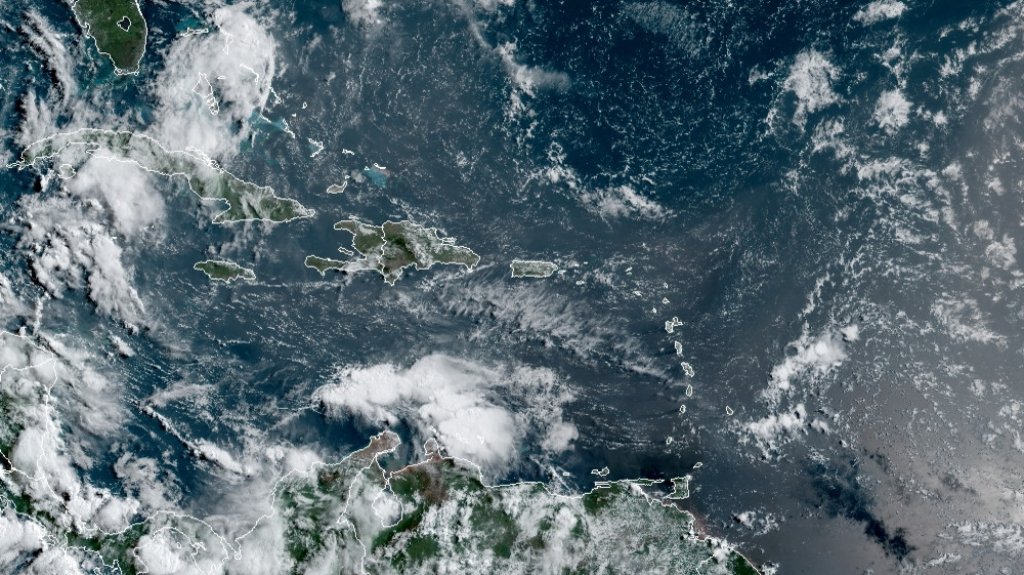  Tiempo variable hoy, mientras seguimos atentos a amplia onda tropical con alto potencial ciclónico 