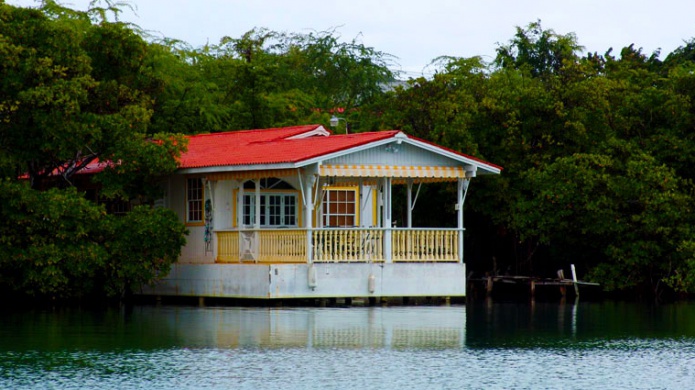 TendrÃ¡n que pagar alquiler por el uso de espacios pÃºblicos casas flotantes en  La Parguera