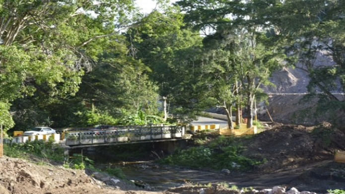 A TODA MARCHA CONSTRUCCION DE PUENTE SOBRE RIO DESCALABRADO EN COAMO