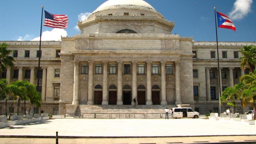  Someten medida para reducci&oacute;n de salarios a jefes de agencia 